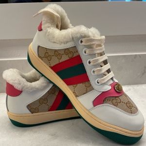 Authentic cozy Gucci sneakers size 7 (37 EU)